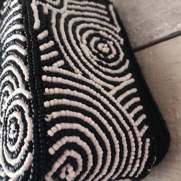 Adorable fully beaded Crossbody miniature bag - Picture 7 of 15